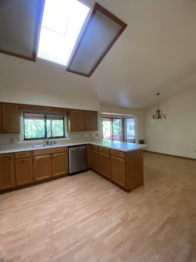 Photo - 1635 Cedarwood Dr