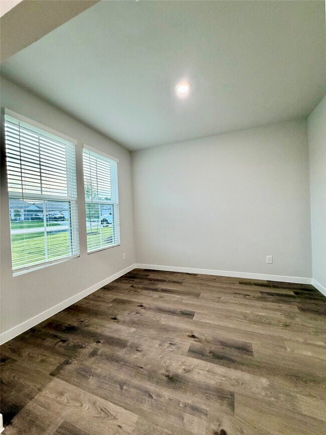 Photo - 533 Shoreview Dr