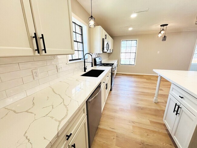 Photo - 1803 S Park St