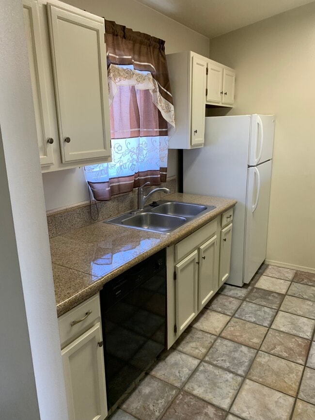 Kitchen - 7552 Camino Ct