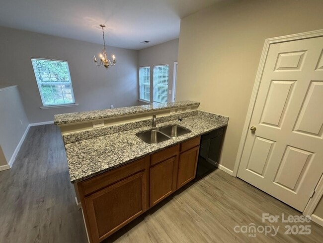 Photo - 2184 Winthrop Chase Dr