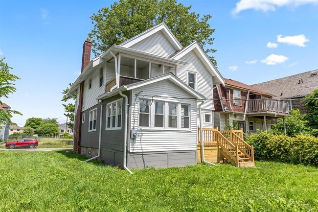 Photo - 330 Westminster St