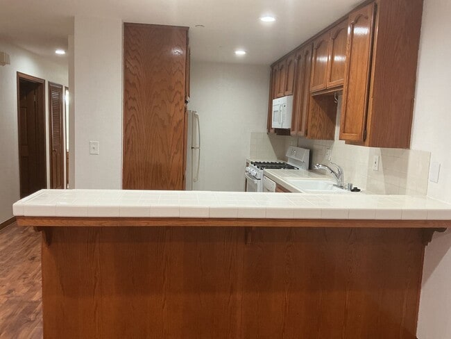 Photo - Los Caballeros #325 Unidad 325A