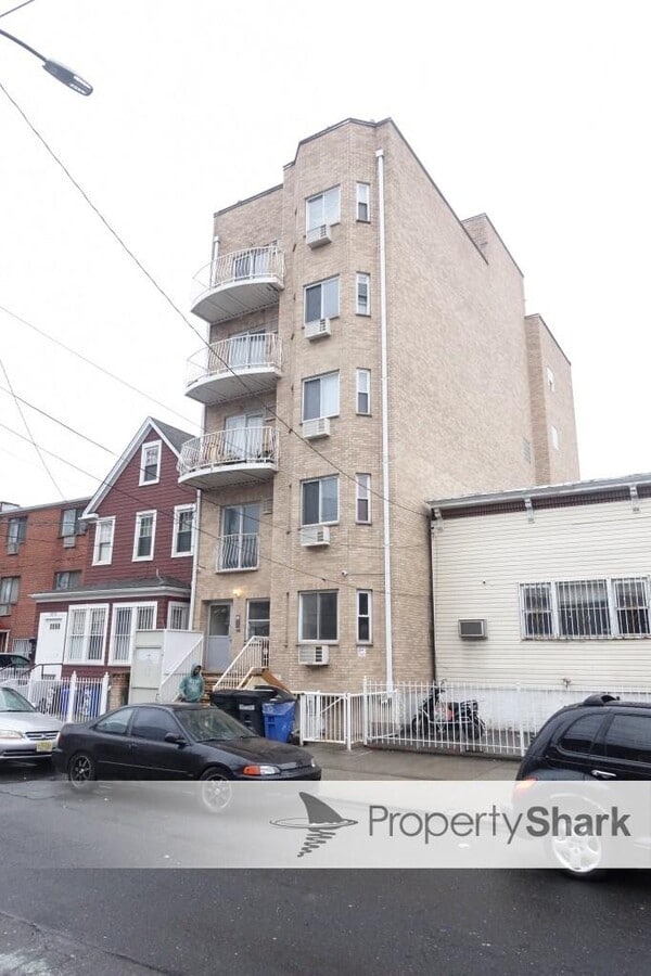 Photo - 69-8 38th Ave Apartamento Unidad 1st floor