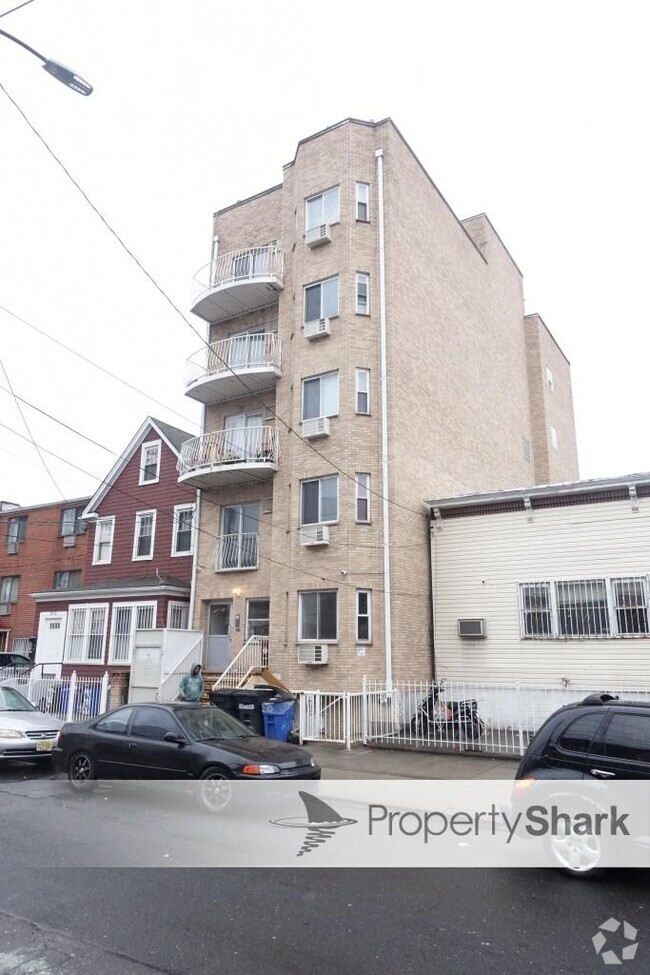 Building Photo - 69-8 38th Ave Unit 1st floor Rental