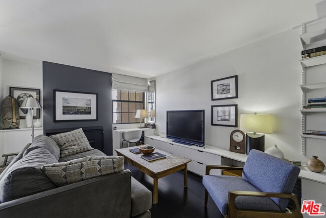 Photo - 740 Kings Rd Unidad 202