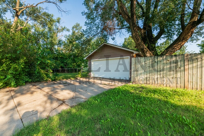 Photo - 301 N Spruce St