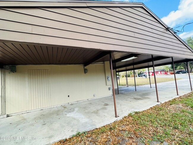 Photo - 1904 Delaroche Dr W