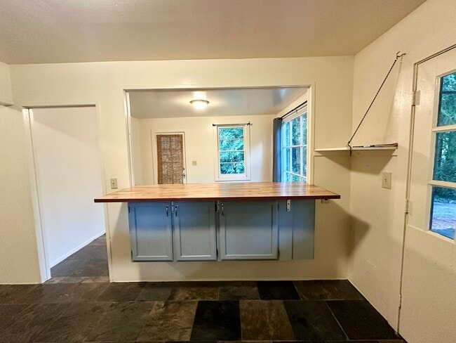 495 Howard Heights Rd