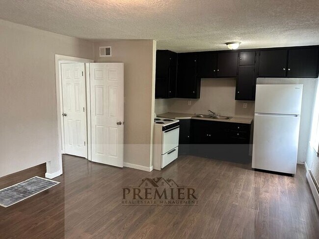 Photo - 1 bed / 1 bath - duplex unit - $750 rent -...