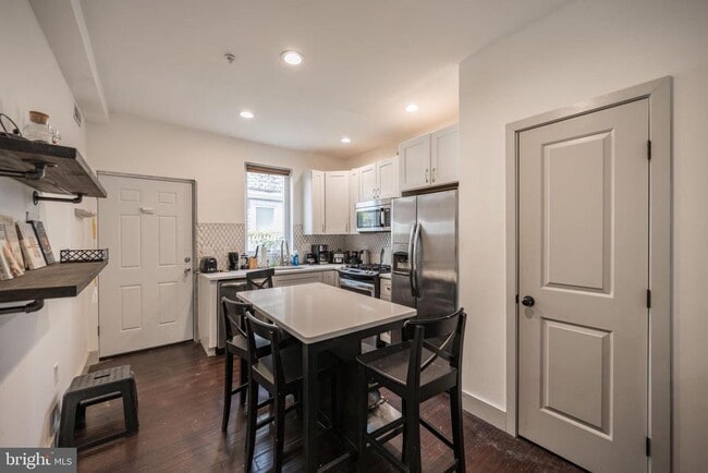 Photo - 1770 Waterloo St