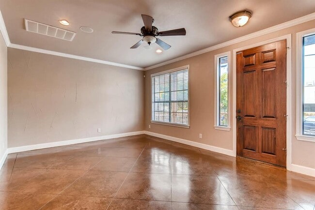 Photo - 906 Juniper St