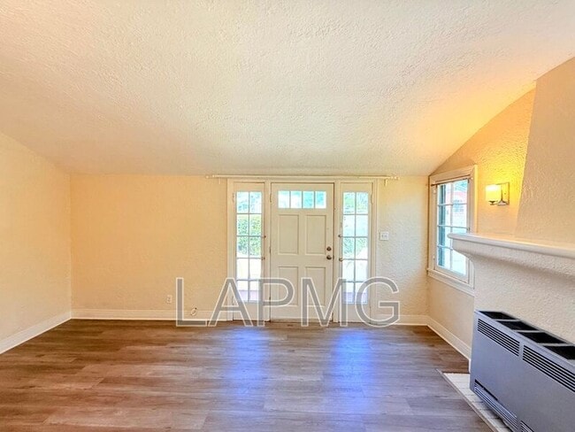 Photo - 4024-4026 York Blvd.