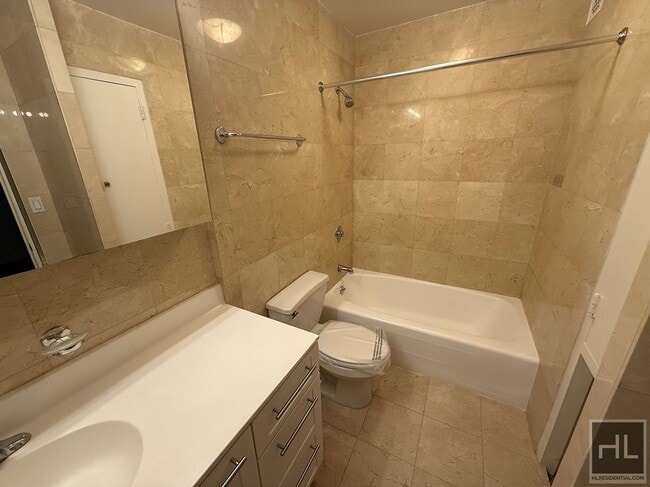 Photo - Fourth Avenue Unidad 12J