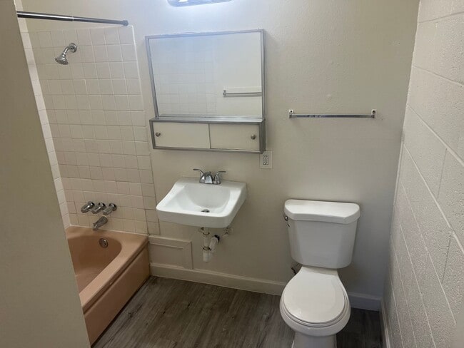 Photo - 1 Bedroom 1 Bath In Central Las Vegas
