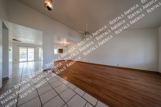 Photo - 710 W Alamo Dr