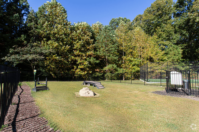 Building Photo - Peaks at Gainesville Rental