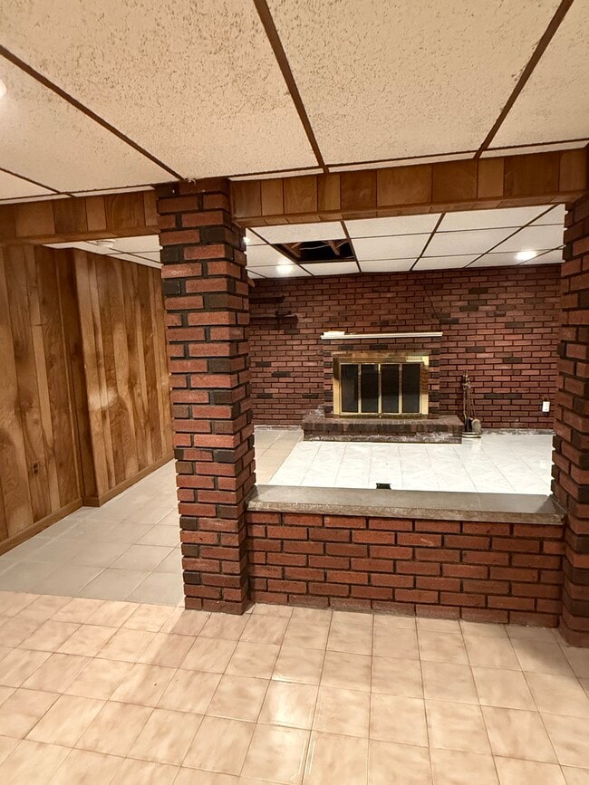 Photo - 458 Midland Ave