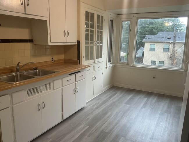 Building Photo - 8735 W Center St Unit #3