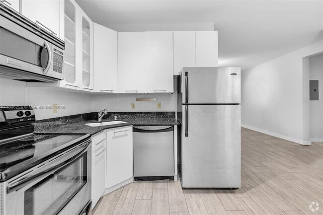 Building Photo - 1622 Bay Rd Unit 202 Rental
