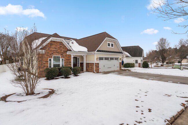 Photo - 586 Harrison Dr NW