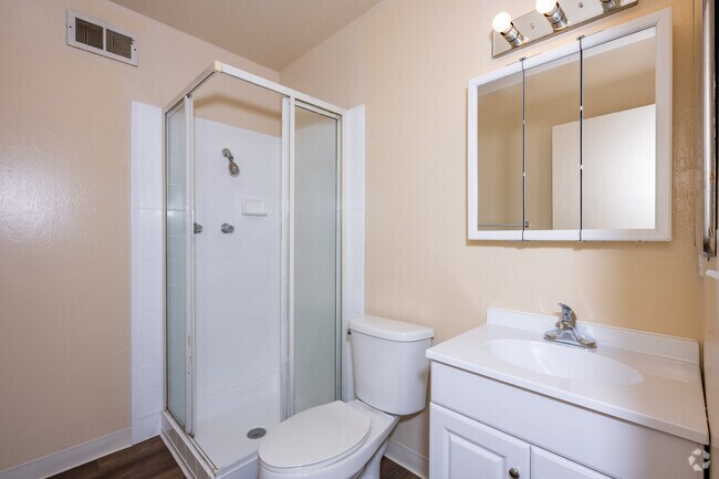 3BR, 2BA - 1,050SF - Primary Bathroom