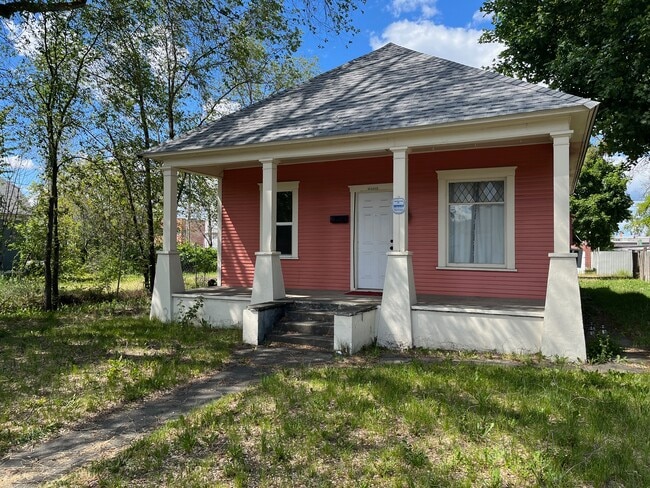 Building Photo - 2013 E 1st Ave