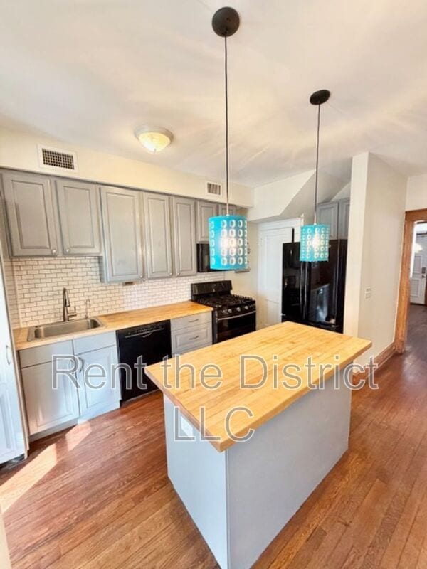 Photo - 814 Longfellow St NW