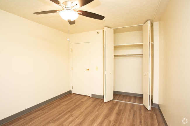 1BR, 1BA - 500 SF - Bedroom