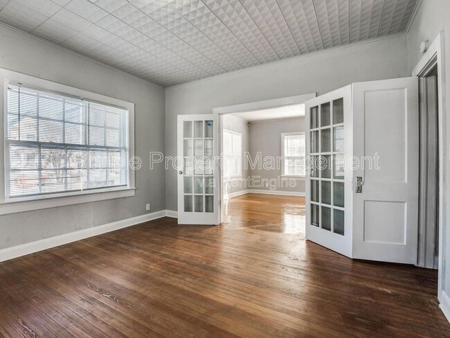 Photo - 812 N Broadway Ave