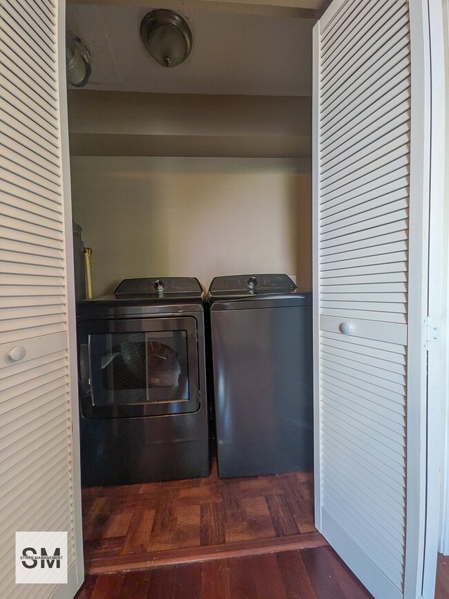 Photo - 127 N Huron Dr