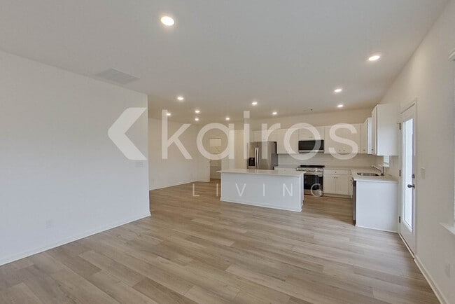 Photo - 114 Silver Maple Ln