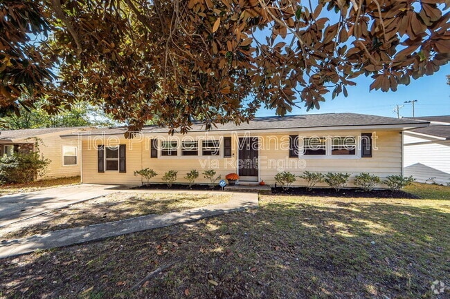 Building Photo - 1233 Hawthorne Cir Rental