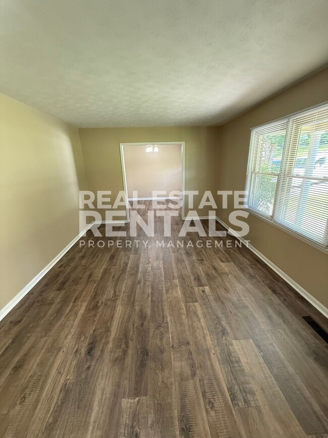 Photo - 120 S Hawk Dr