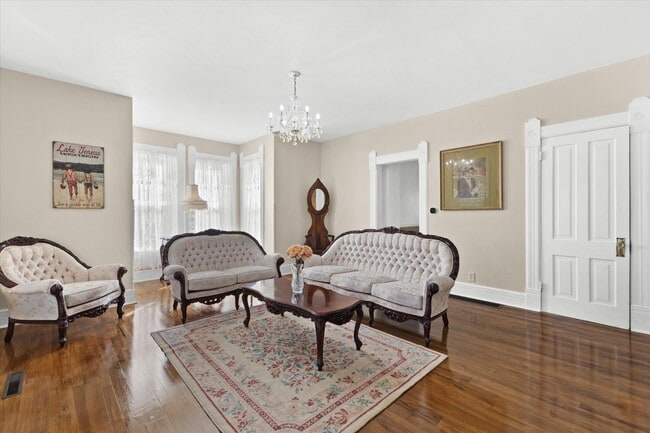 Photo - 722 Center St