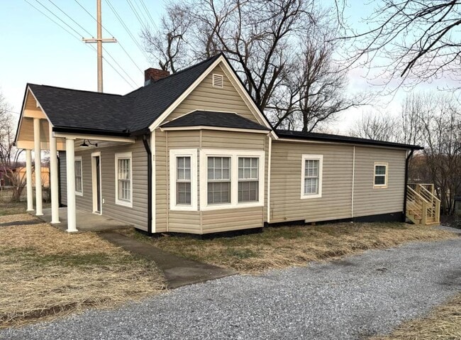 Photo - 8510 Three Points Road