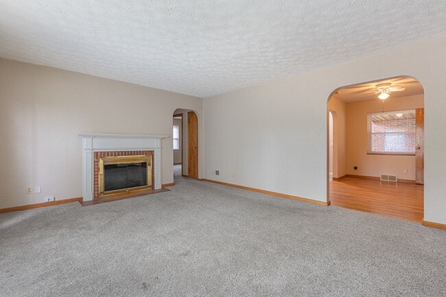 Photo - 1822 W Schantz Ave