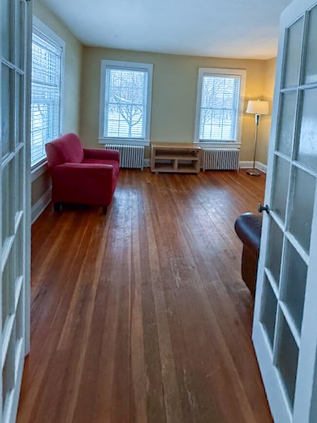 Photo - 30-32 Sherman St - Lakefront Living, Right in the Heart of Burlington Unit 32-2