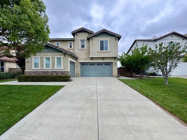 Building Photo - 5 bedroom 3 bedroom Spencers Crossing home available now for LEASE!