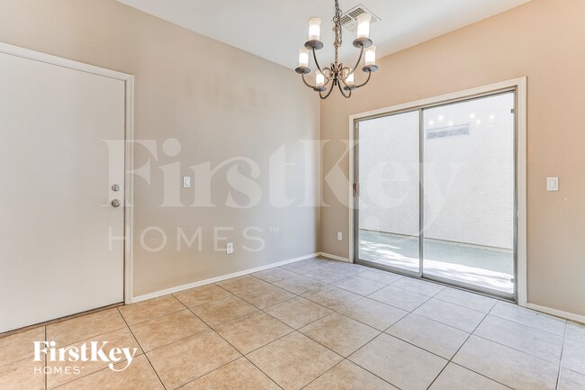 Photo - 127 E Catclaw St