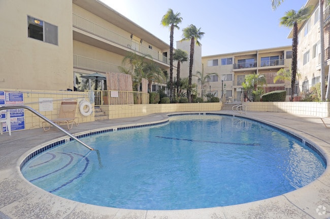 Photo - 068 - Howard Crown