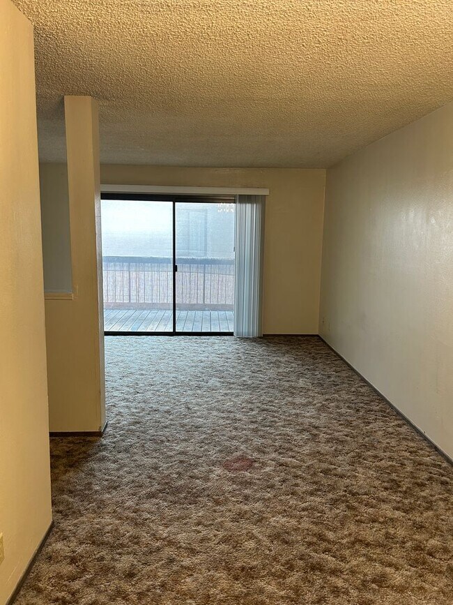 Photo - **3RD FLOOR CONDO NEAR VIRIGINA LAKE - LAK...