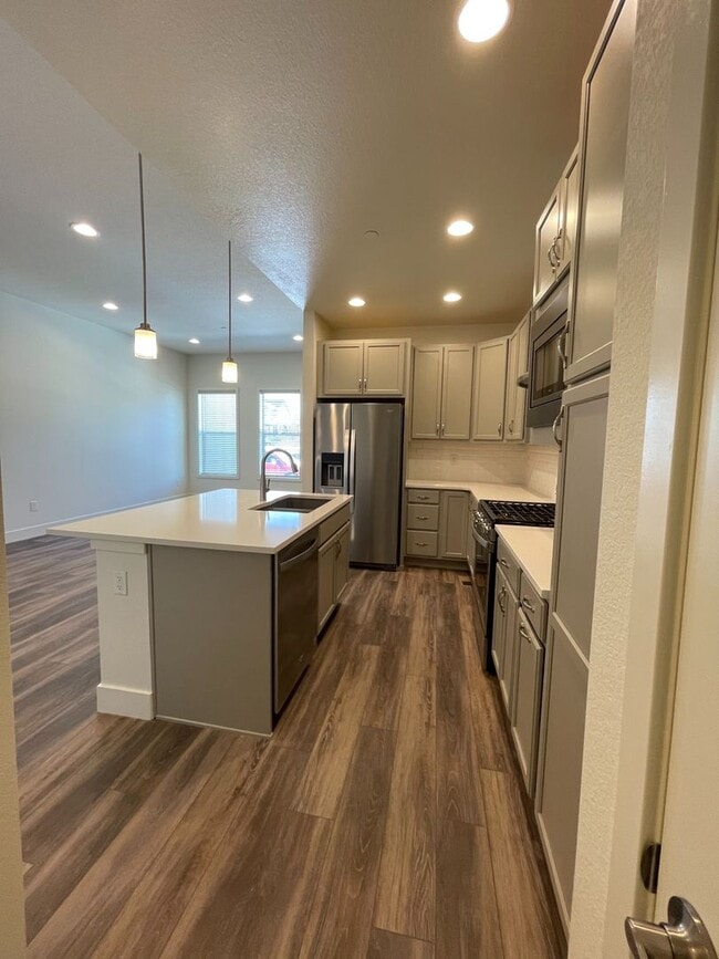 Photo - 3bed/3.5bath Townhouse in Downtown Superior - Available August!