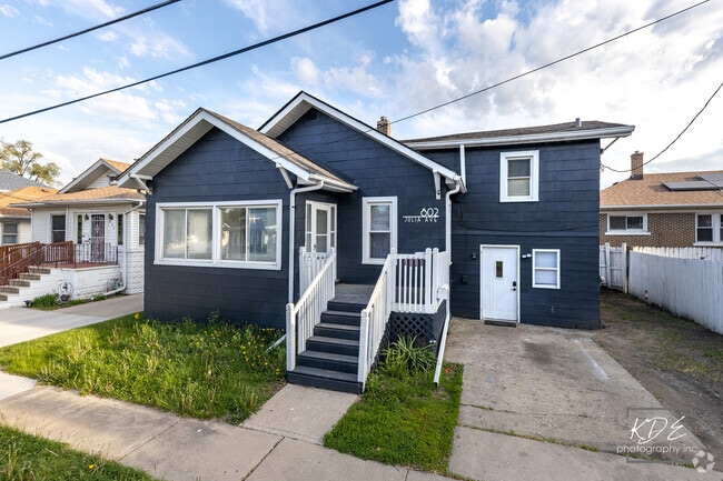 Building Photo - 802 Julia Ave Rental