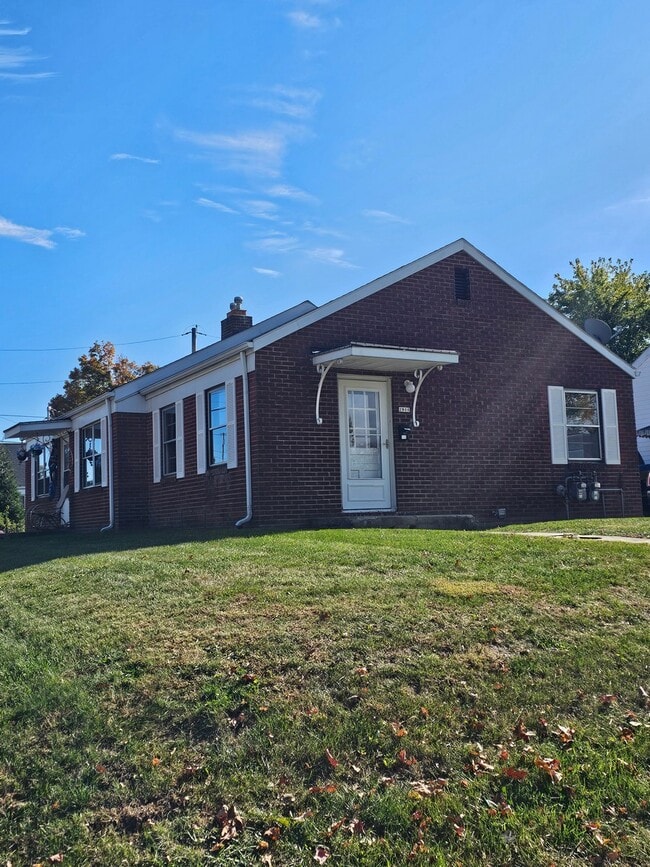 Photo - 2900 Sheridan St