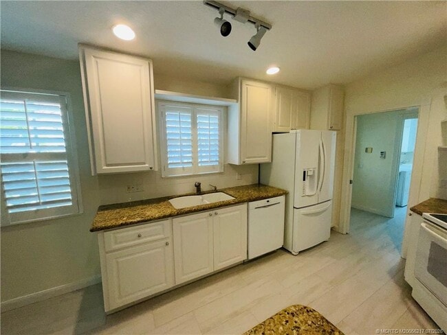 Photo - 781 SW Balmoral Trce