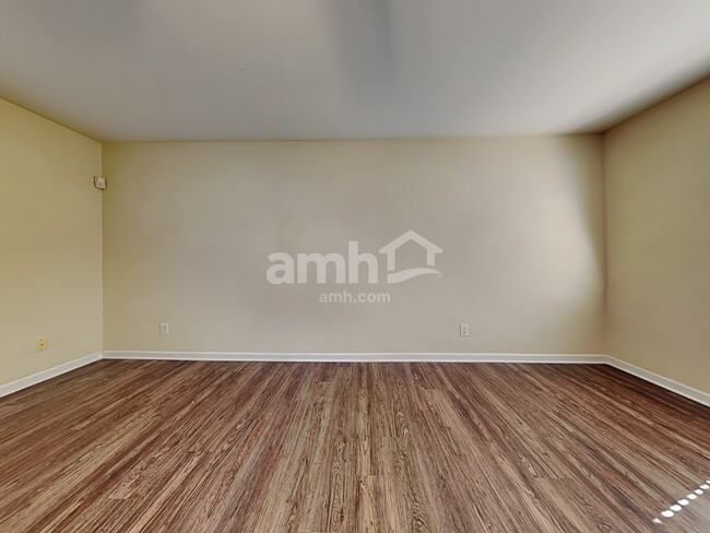 Photo - 3005 Quail Oaks Dr