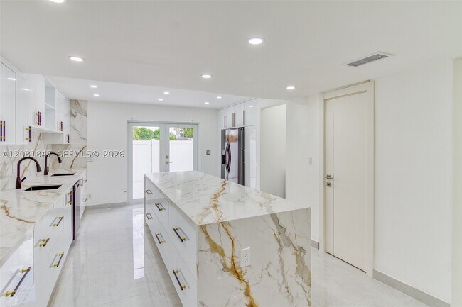 5235 SW 40th Ave