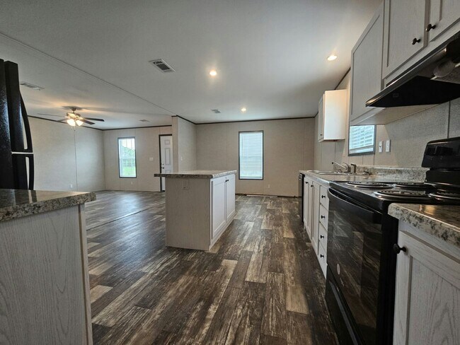 Photo - 464 Suwanee Dr