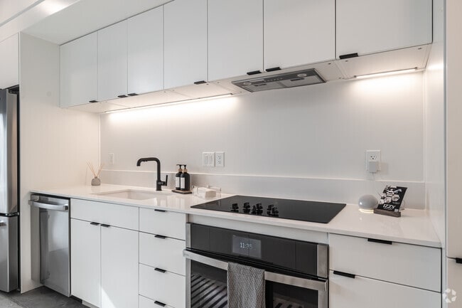2BR, 2.5BA - 1.325SF - Kitchen